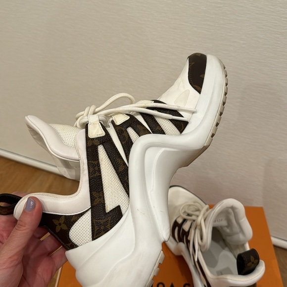 Louis Vuitton arch light sneakers - Picture 14 of 17